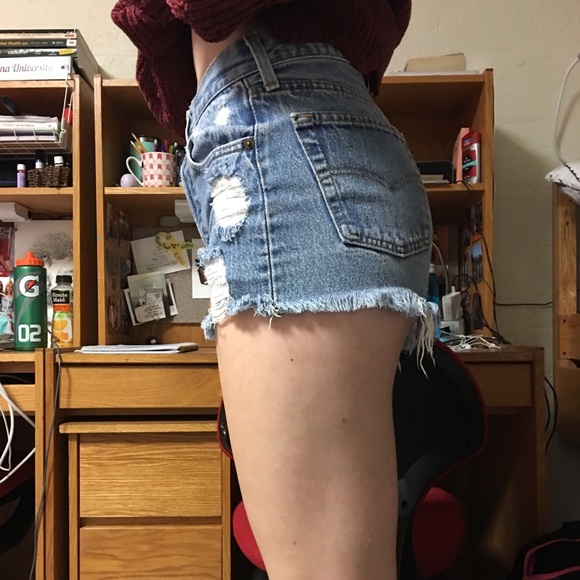 Levi’s distressed denim cutoff shorts - Picture 5 of 5